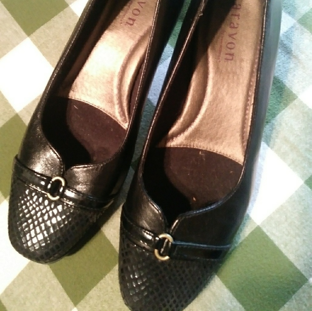 - Aravon 8.5 B width ladies dress shoes